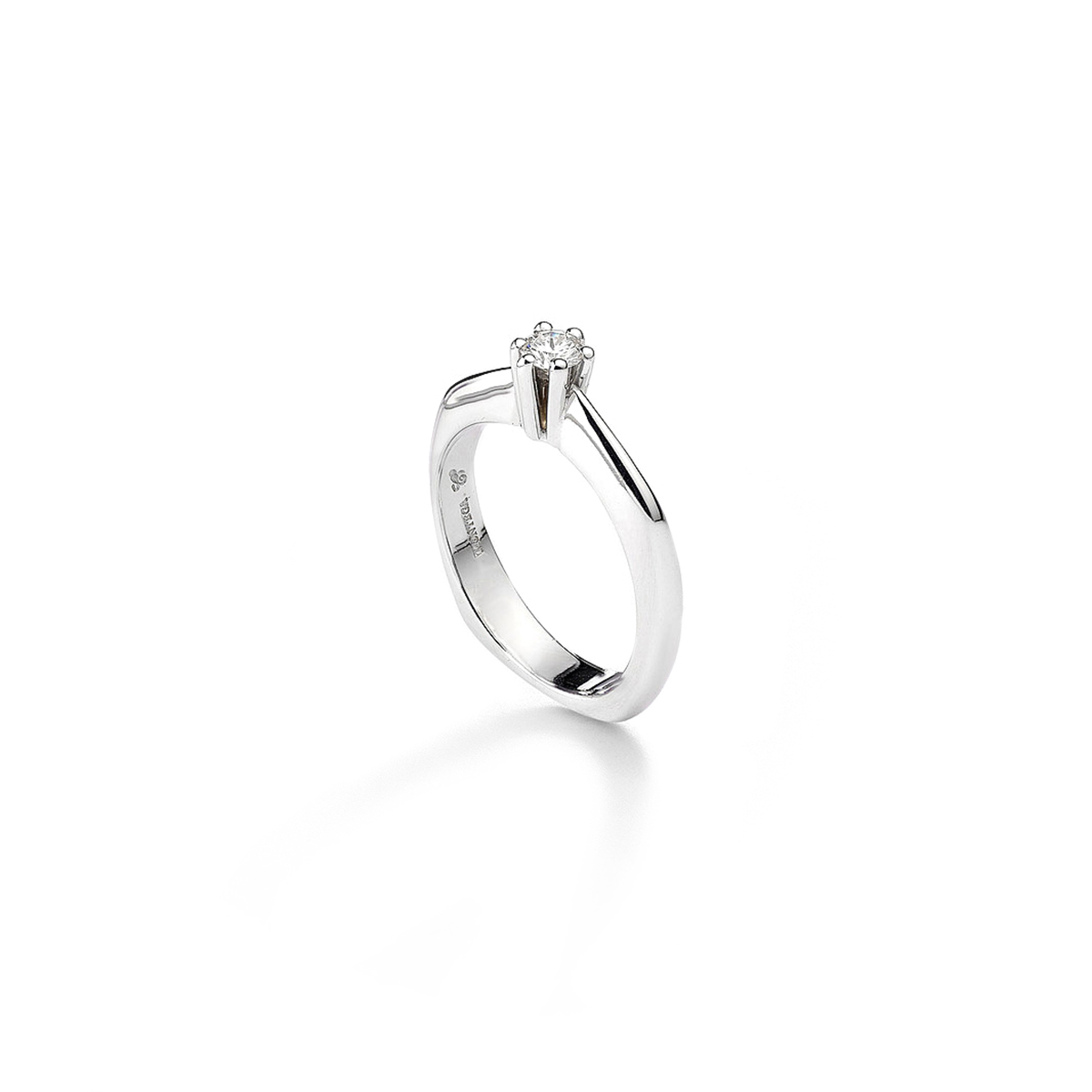 jewels-diamonds-solitaire-18kt-white-gold-ring