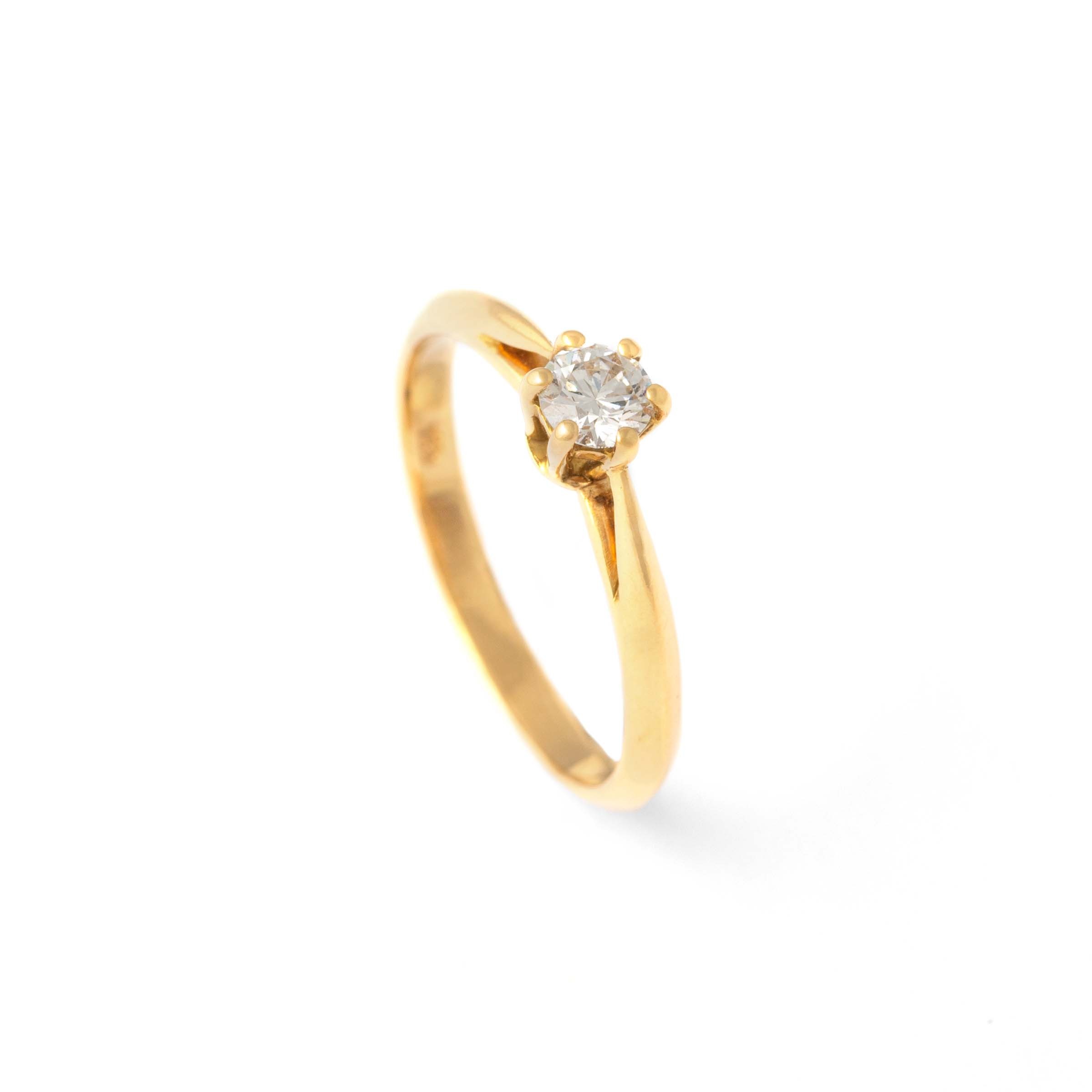 Diamond Yellow Gold 18K Ring Centered by a round cut diamond of 0