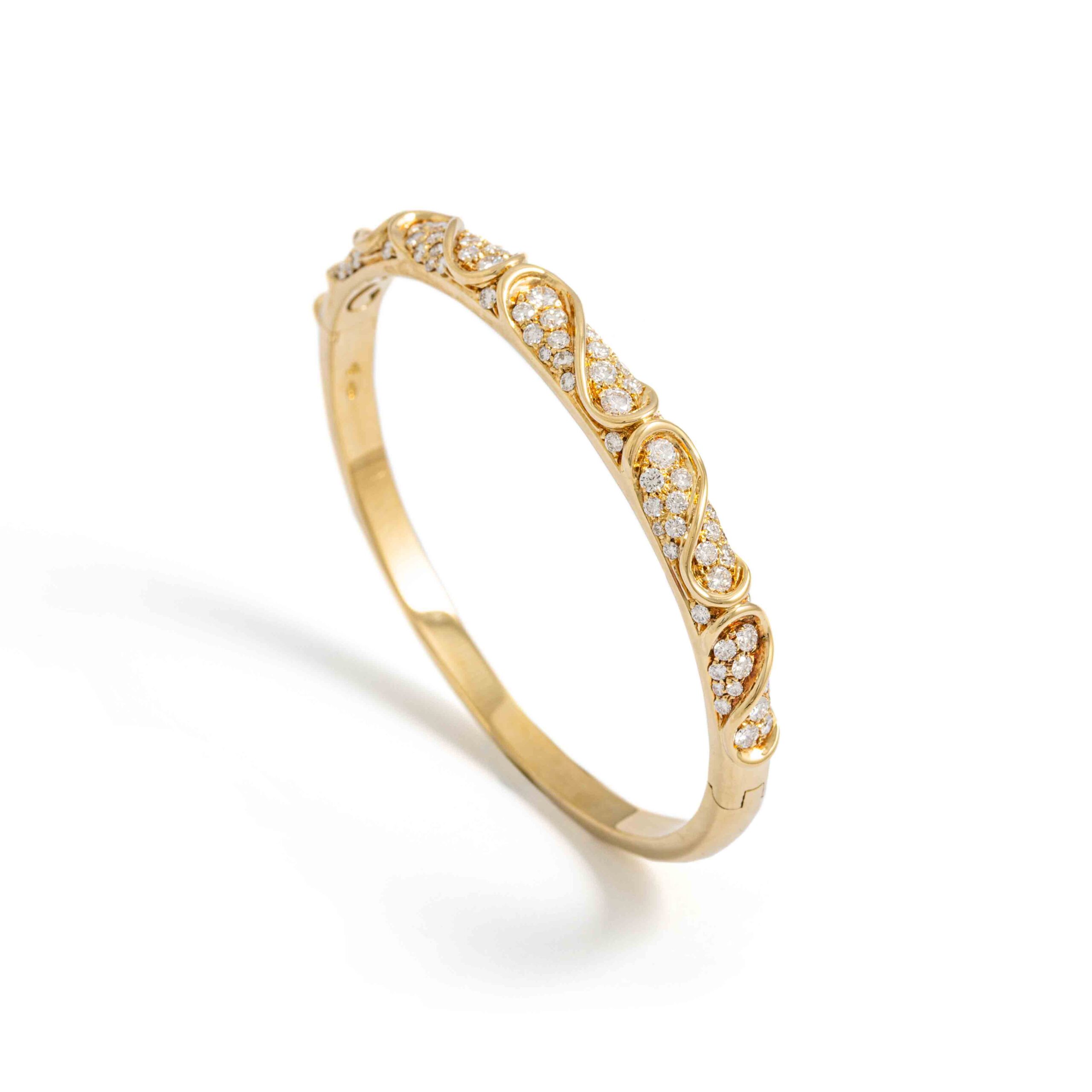 Yellow gold bracelet set with diamonds 2.19cts Inner circumference