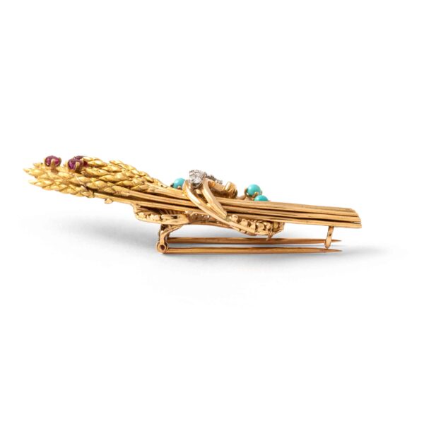 Sheaf of Wheat stylized Brooch composed by Diamond, Turquoise and Ruby on Yellow Gold 18K. Circa 1940. Total length: approx. 6.50 centimeters. Total width: approx. 2.10 centimeters. Total depth: approx. 1.20 centimeters. Total weight: 20.74 grams.